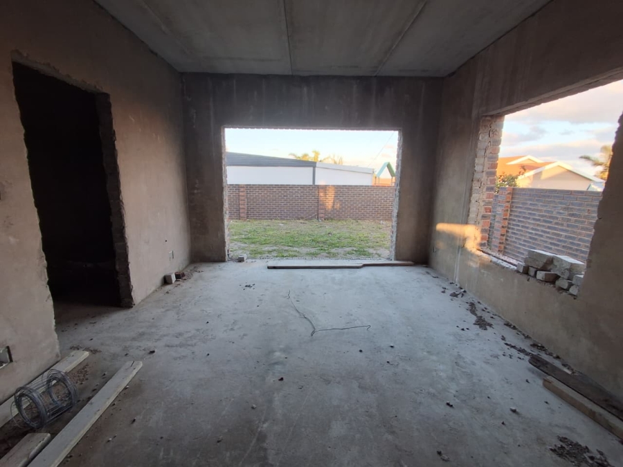 6 Bedroom Property for Sale in Sunrise On Sea Eastern Cape